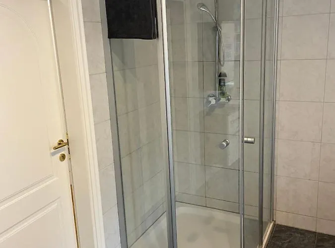 Mbudget I Shower & Sleep I Free Private Parking I Easy Self Check In Διαμέρισμα