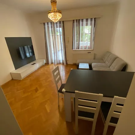 Apartment Mbudget I Shower & Sleep I Free Private Parking I Easy Self Check In