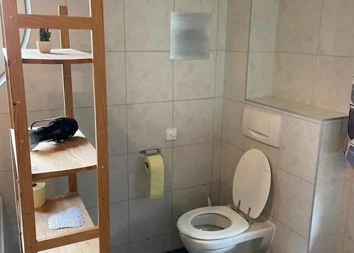 Mbudget I Shower & Sleep I Free Private Parking I Easy Self Check In גראץ