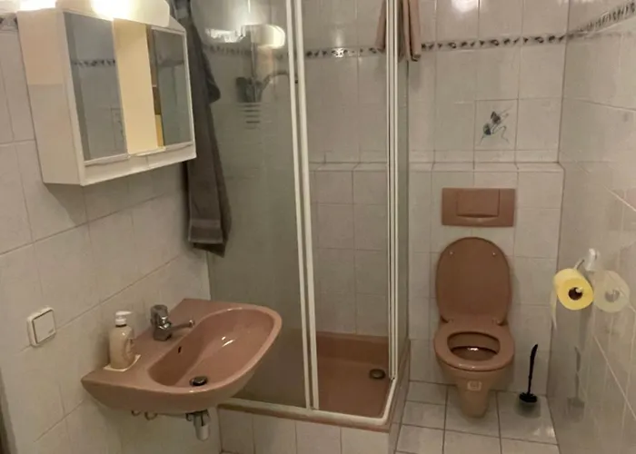 Mbudget I Shower & Sleep I Free Private Parking I Easy Self Check In